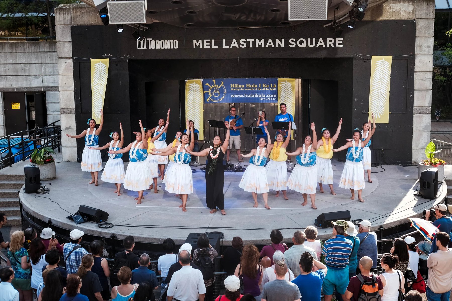 Hula dancers